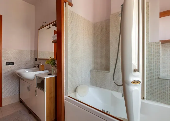 Appartamento Comfy Close To The Colosseum Roma